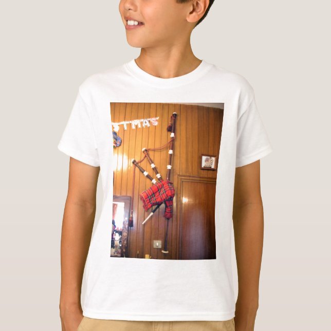 Hakuna Matata Scotland Musical bagpipe Gifts.png T-Shirt (Front)