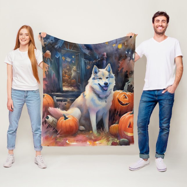 Halloween Alaskan Malamute With Pumpkins Scary Fleece Blanket (In Situ)