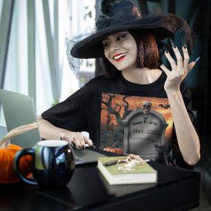 Halloween gravestone humour “Hugo F. Irst”  Tri-Blend Shirt