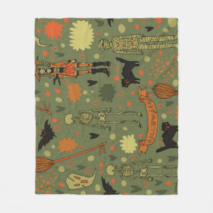 Halloween Haunt: Spooky Vintage Mix Fleece Blanket
