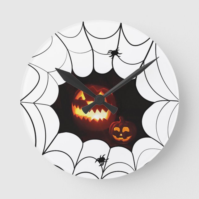 Halloween Pattern with Pumpkins and Spiders Round Clock (Front)