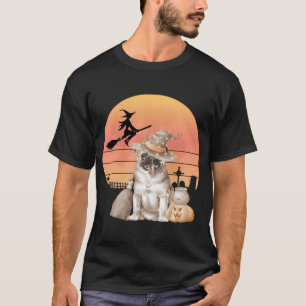 Halloween Pug Witch scene. Scary dog. Creepy Dog. T-Shirt
