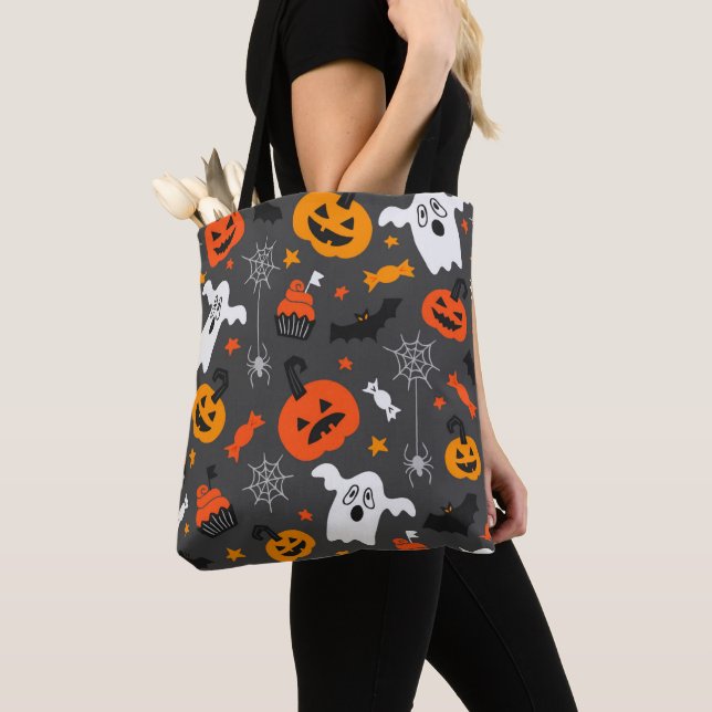 Halloween symbols pattern tote bag (Close Up)
