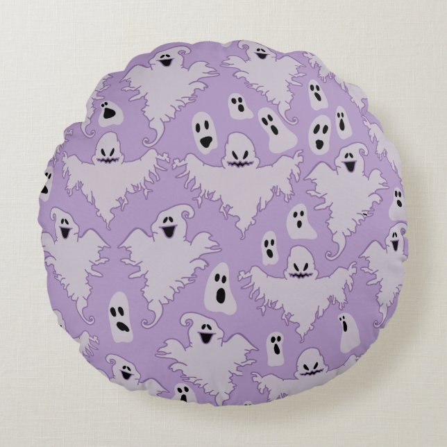 Halloweens ghostly gatherings round cushion (Front)