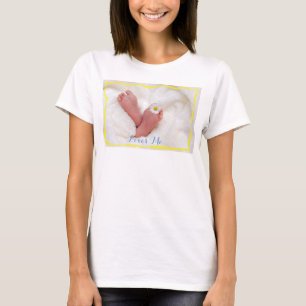 HAMbyWG - Women's T-Shirt - Baby feet with a daisy