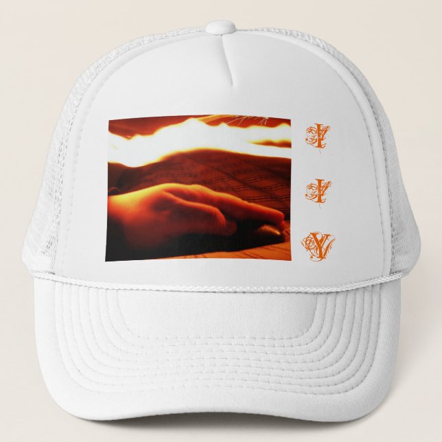 Hand under fire hat (Front)