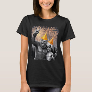 Happy New Year 2026 Bigfoot Alien Lovers New Years T-Shirt