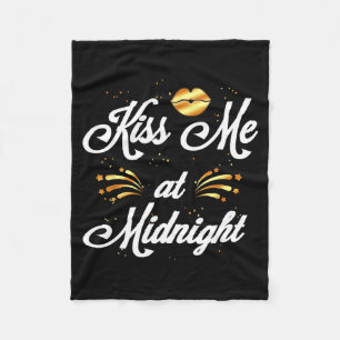 Happy New Year's Eve Nye 2022 Party Kiss Fleece Blanket