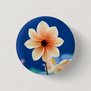 Happy Single Kiss Dahlia with Blue Background 3 Cm Round Badge