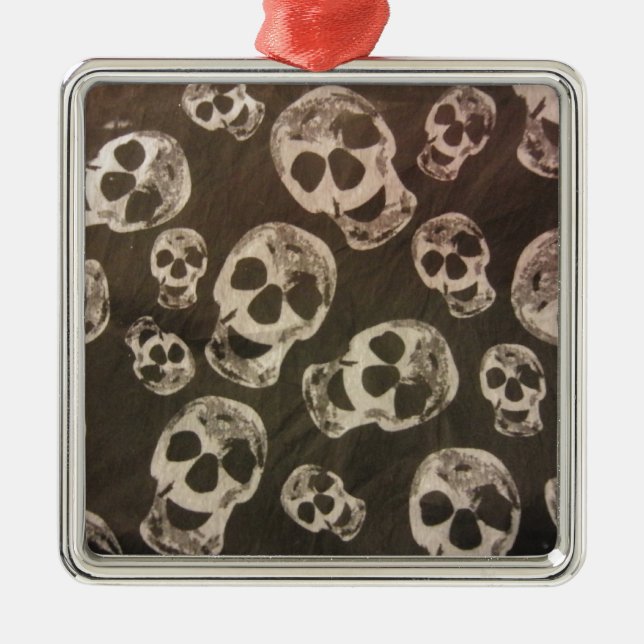 Happy Skulls Metal Tree Decoration (Front)