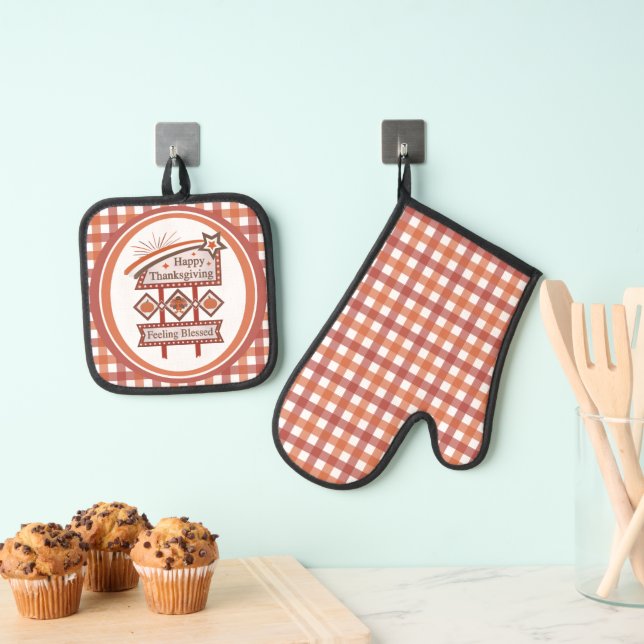 Happy Thanksgiving Feeling Blessed Retro Sign Oven Mitt & Pot Holder Set (Insitu(Hanging))