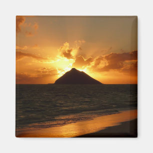 Hawaii sunrise at the beach magnet
