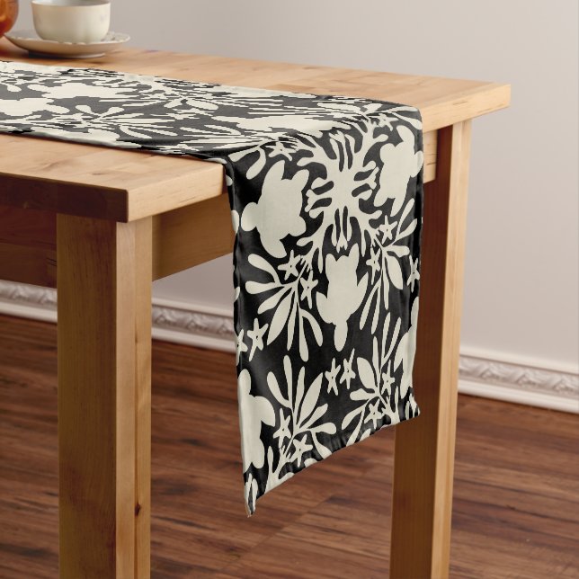 Hawaiian Quilt Honu ( sea turtle ) Short Table Runner (In Situ)