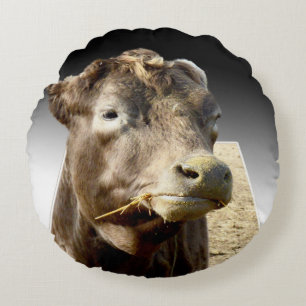 Hay Day: A Brown Cow’s Munching Moment in Pop-Out Round Cushion