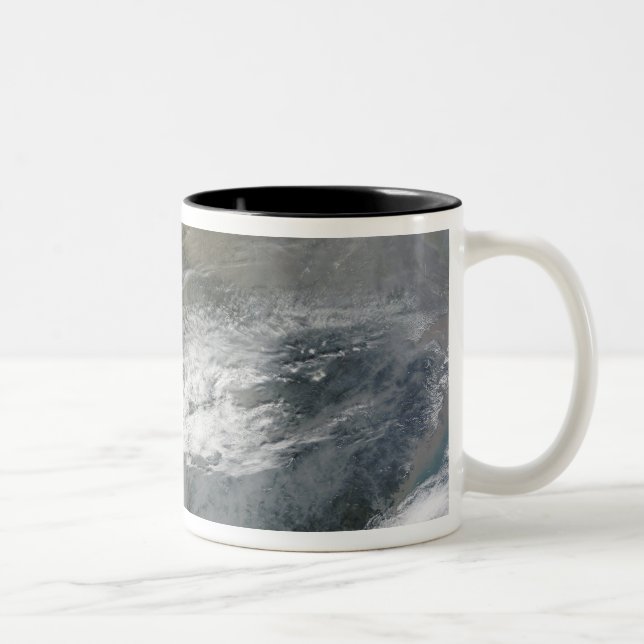 Haze over China Two-Tone Coffee Mug (Right)