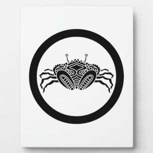 Head-on sea crab in circle plaque