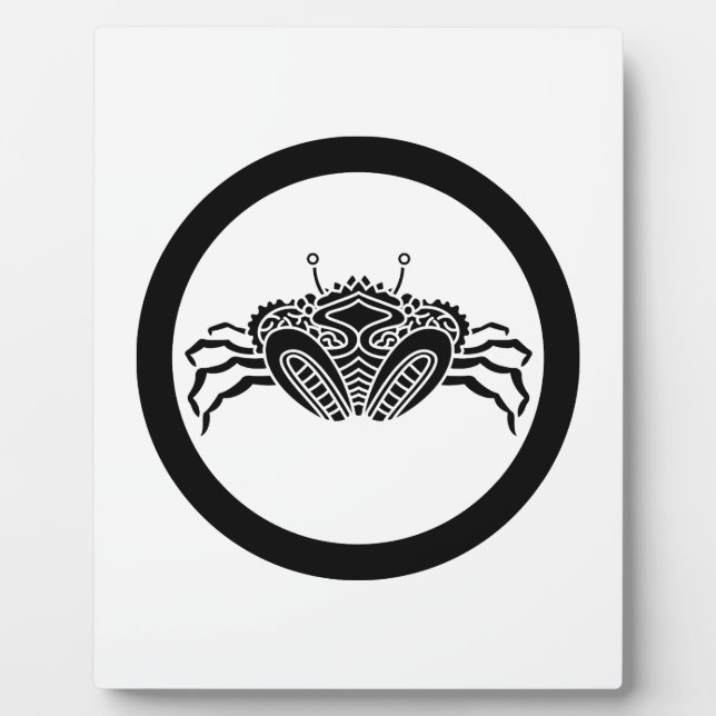 Head-on sea crab in circle plaque (Front)