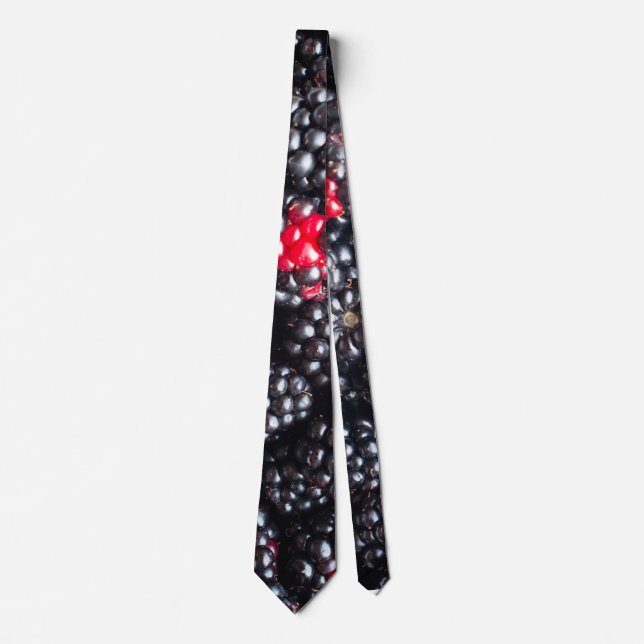 Heap of blackberries tie (Front)