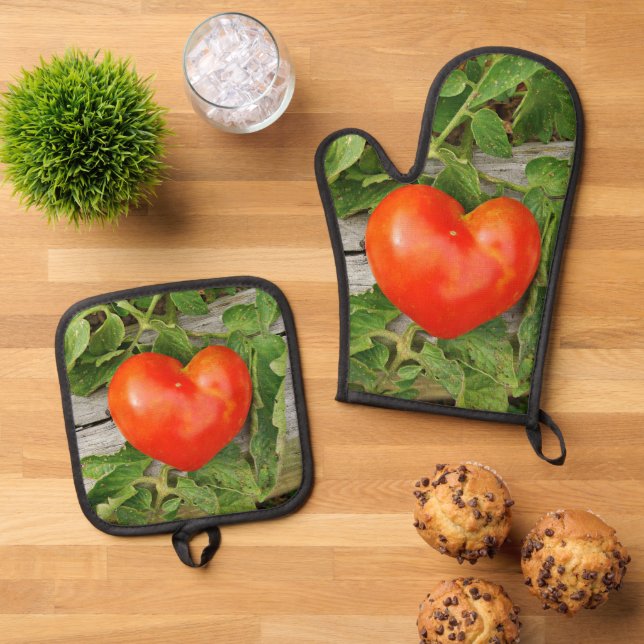 Heart Shaped Tomato Oven Mitt & Pot Holder Set (Top Down)