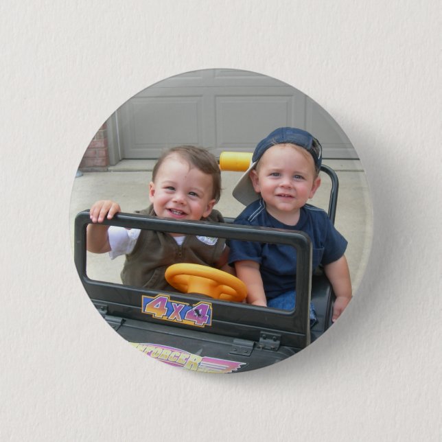 Henry and Eli 6 Cm Round Badge (Front)