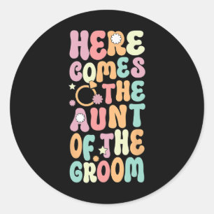 Here Comes The Aunt Of The Groom Auntie Of The Gro Classic Round Sticker