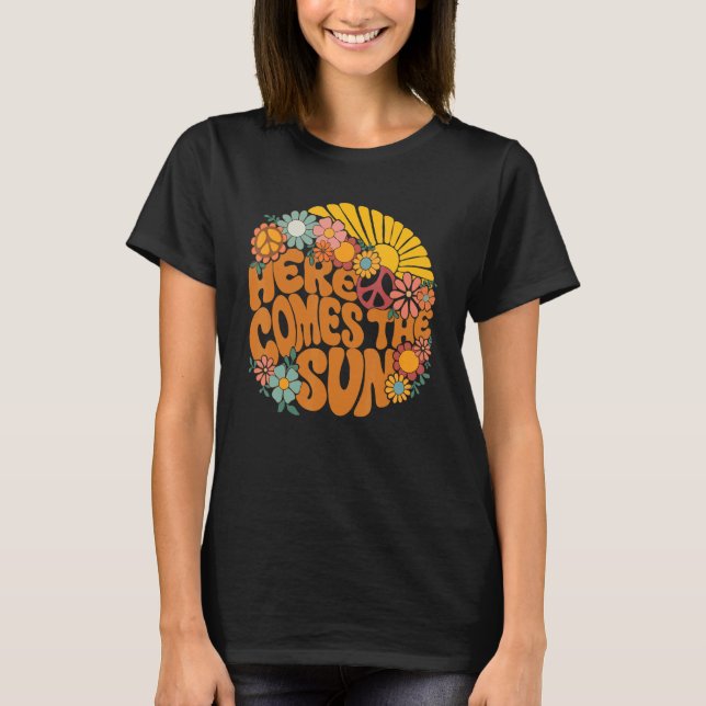 Here Comes The Sun Clound And Beach  Summer Vacati T-Shirt (Front)