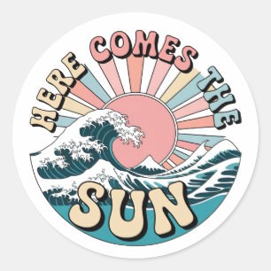 Here Comes The Sun – Retro Summer Vibes Classic Round Sticker
