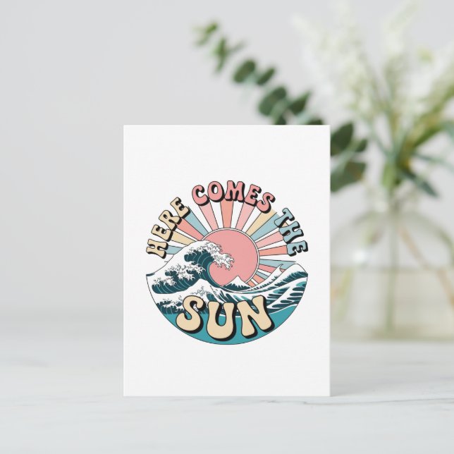 Here Comes The Sun – Retro Summer Vibes Postcard (Standing Front)