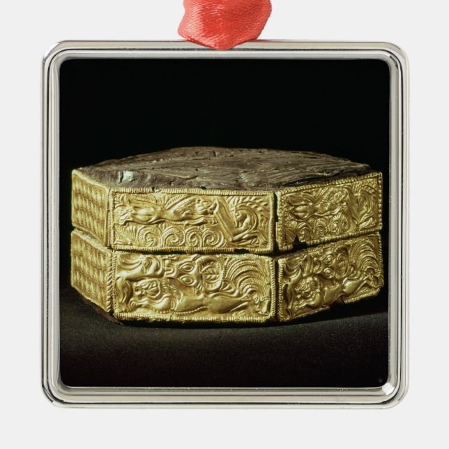 Hexagonal pyxis decorated with animals metal tree decoration (Front)
