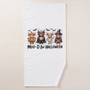 Highland Cow Halloween Spooky Season (2) Bath Towel