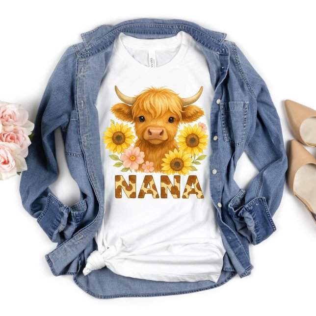 Highland Cow Nana Grandma Country Rustic Trendy T-Shirt (Nana Highland Cow Grandma Grandmother T-shirt. Gift for Nana)