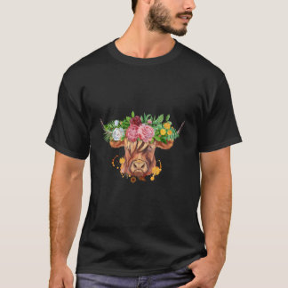 Highland Cow Scottish Coo Cow Farm Animal Floral T-Shirt
