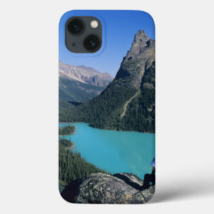 Hiker overlooking turquoise-coloured Lake iPhone 13 Case