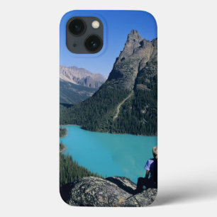 Hiker overlooking turquoise-coloured Lake iPhone 13 Case