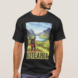 Hiking in Aotearoa retro backpacker travel to New  T-Shirt