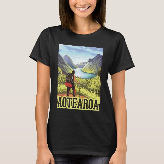 Hiking in Aotearoa retro backpacker travel to New  T-Shirt (Front)