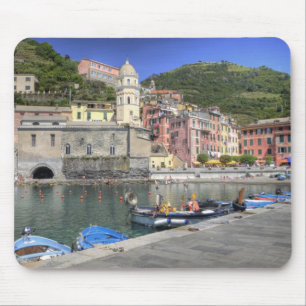 Hillside town of Vernazza, Cinque Terre, Liguria Mouse Pad