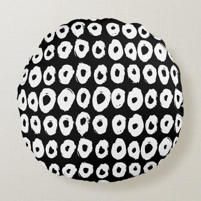 Hipster style pattern with doughnut like shapes in round cushion (Front)