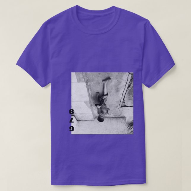 His mother is angry T-Shirt (Design Front)