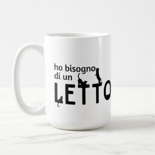 Ho Bisogno Di Un Letto (con gatti neri) Coffee Mug