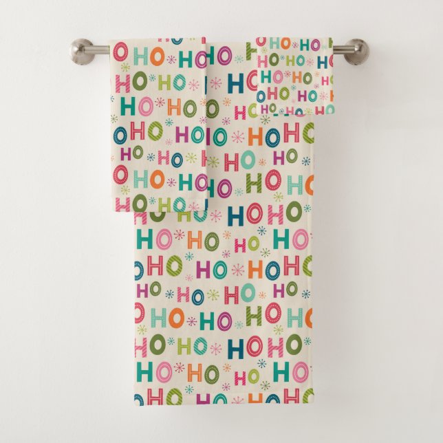 Ho Ho Holiday Pattern Bath Towel Set (Insitu)