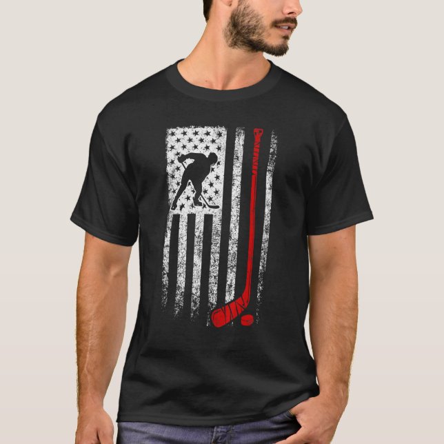 Hockey Player American Flag USA Patriotic Retro Ho T-Shirt (Front)