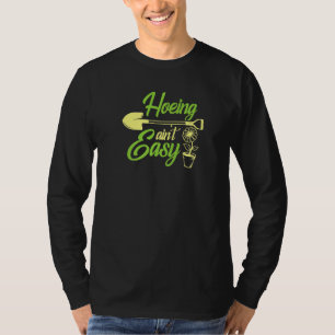 Hoeing Ain´t Easy Funny Gardening Enthusiast Garde T-Shirt