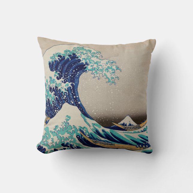 Hokusai Great Wave off Kanagawa. Vintage japan art Cushion (Front)