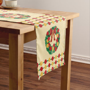 Holiday Wreath Knit Short Table Runner