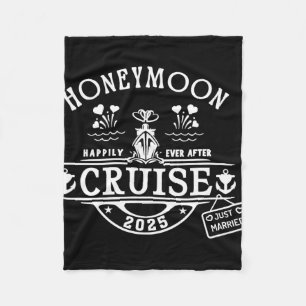 Honeymoon Cruise 2025 Bride And Groom Newlywed Cru Fleece Blanket
