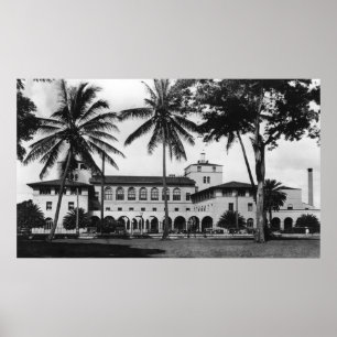 Honolulu, Hawaii View of Federal Bldg and Post 2 Poster