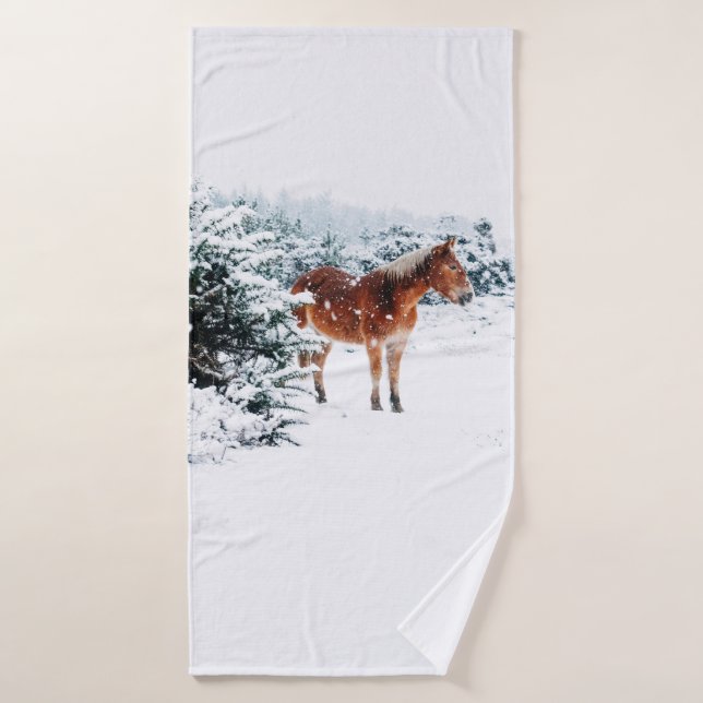 HORSE IN THE FALLING SNOW BATH TOWEL (Bath Towel)