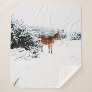HORSE IN THE FALLING SNOW SHERPA BLANKET