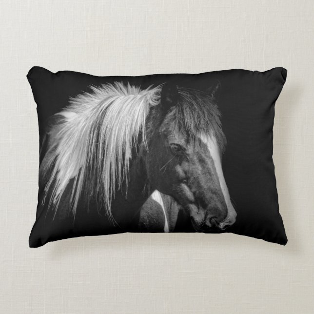 Horsehead throw pillow (Front)